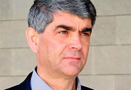 Պետք է անհապաղ վայր դնեն զենքը, որից հետ նախագահ Սարգսյանը կհրավիրի Սեֆիլյանին. Վիտալի Բալասանյանի հայտարարությունը   